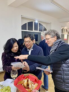Christian Höhn und Dr. Yan Xu-Lackner im Gespräch