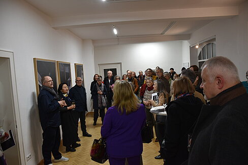 举办本·泰勒个展“精神与物质”开幕式