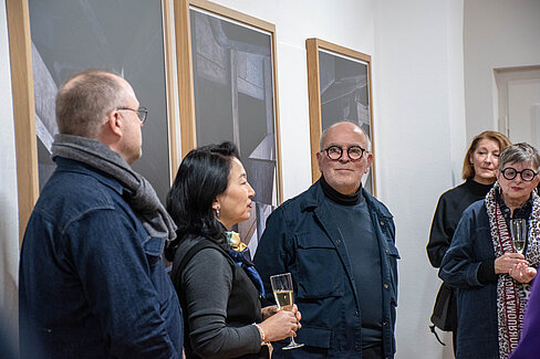 举办本·泰勒个展“精神与物质”开幕式