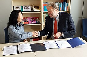 Kooperationsvertrag mit Sprachenzentrum der FAU unterzeichnet