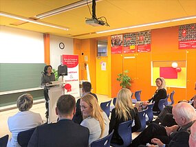 纽伦堡—埃尔兰根孔子学院受邀参加纽伦堡第四职业学校促进会成立三十周年庆典