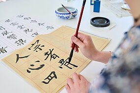 Viele Sprachen, ein Erlangen: Chinesische Kalligraphie