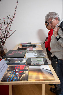 举办本·泰勒个展“精神与物质”开幕式