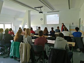 纽伦堡—埃尔兰根孔子学院 为埃尔兰根文理中学学生举行“了解中国”文化讲座