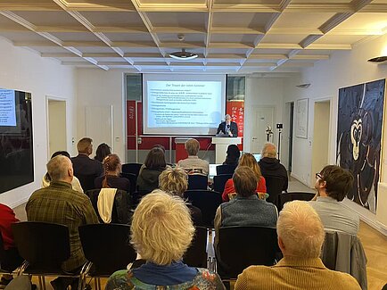 „Der Traum der roten Kammer“  – Ein buddhistischer Schlüssel zum  Verständnis des großen chinesischen Romans