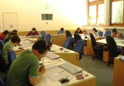 10月23日的汉语水平考试顺利地结束